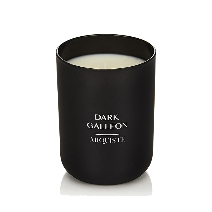 Black candle with 'Dark Galleon Arquiste' branding on a white background