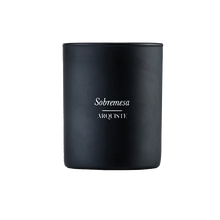 Load image into Gallery viewer, Sobremesa Arquiste black candle straight on