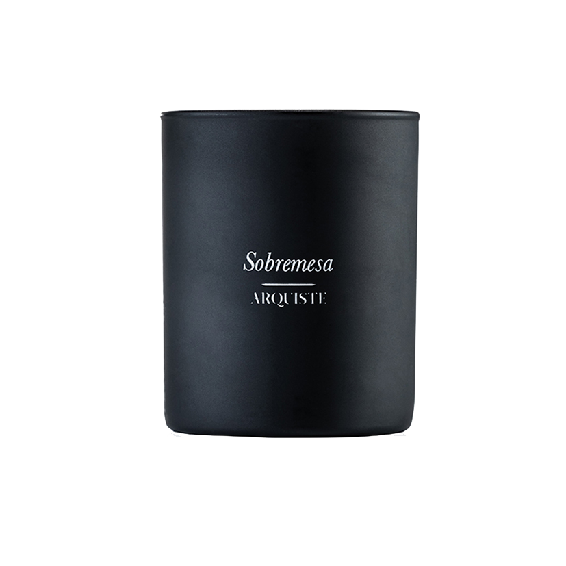 Sobremesa Arquiste black candle straight on